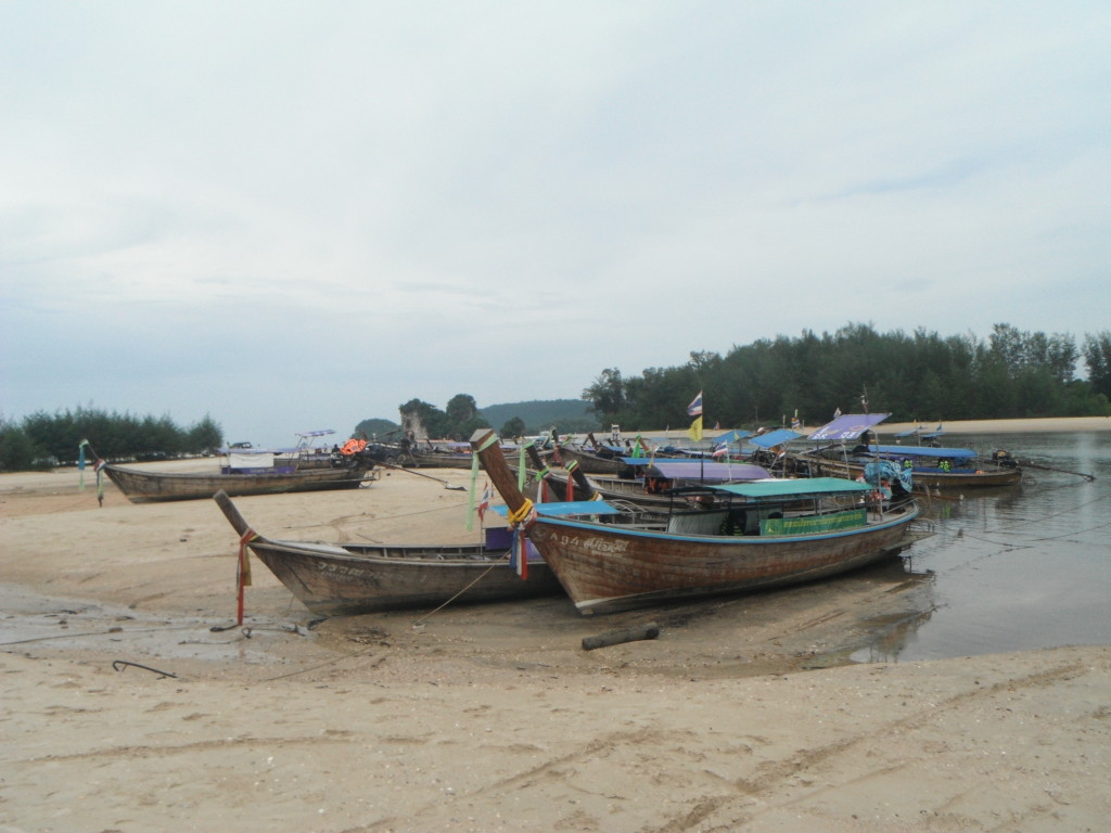 Embarcadero Long Tail Boats, Krabi, Tailandia