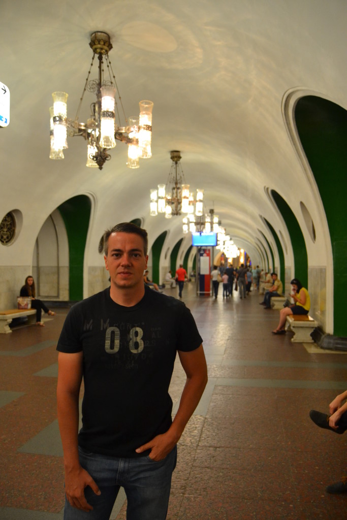 Metro VDNKH, Moscu, Rusia