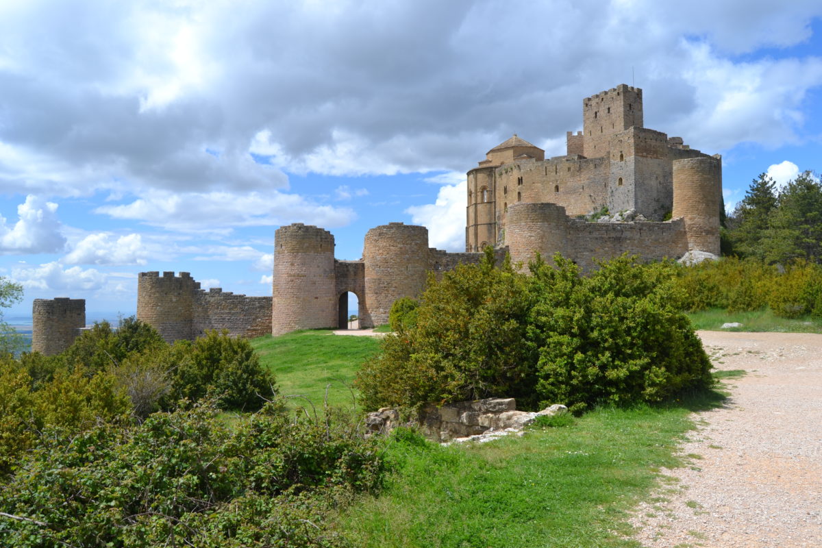 Castillo de Loarre y Mallos de Riglos (Huesca): Dos maravillas del Alto Aragón