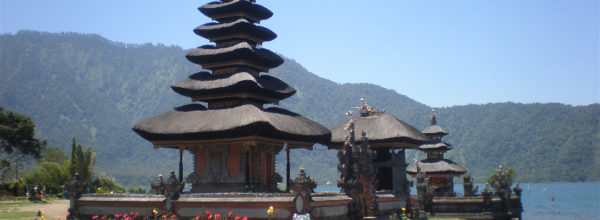 Diario Bali (Indonesia) – Septiembre 2011: Día 5: Brahma Vihara Arama, Candikuning, Cataratas Git Git, Danau Buyan, Ulun Danu Beratan, Taman Ayun, Tanah Lot