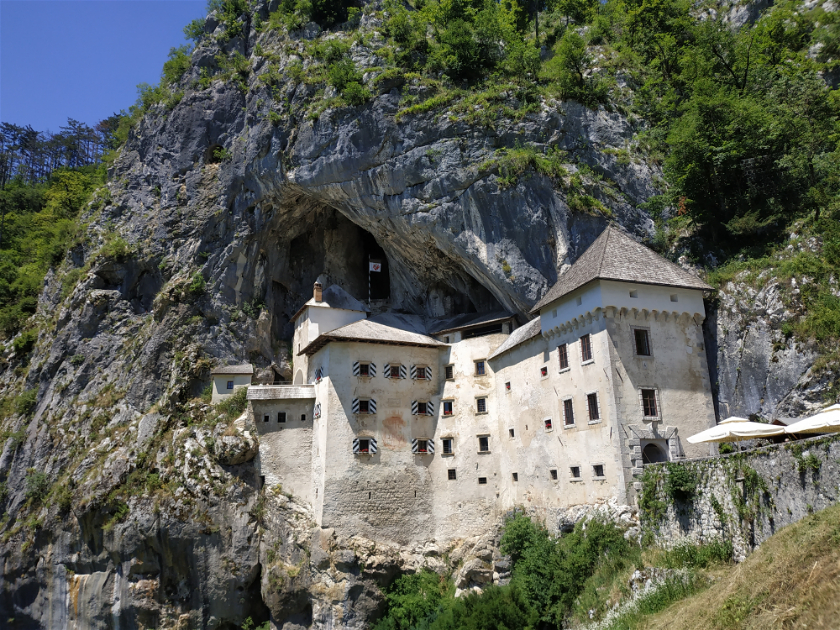 Diario Balcanes – Junio 2019: Día 15: Cuevas Postojna, Castillo Predjama (Eslovenia), Karlobag (Croacia)