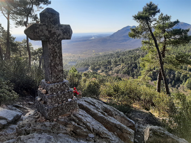 Monte Abantos: Cruz del Niño Pedrín, Cruz de Rubens y Mirador de los Alerces (San Lorenzo de El Escorial)