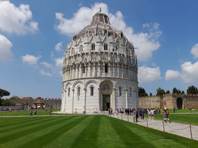 La imagen tiene un atributo ALT vacío; su nombre de archivo es Pisa-24.jpg