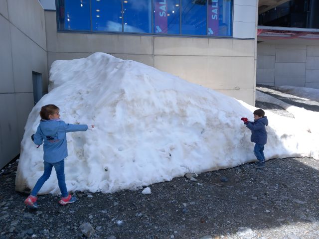 La imagen tiene un atributo ALT vacío; su nombre de archivo es Stubai-Glacier-101.jpg