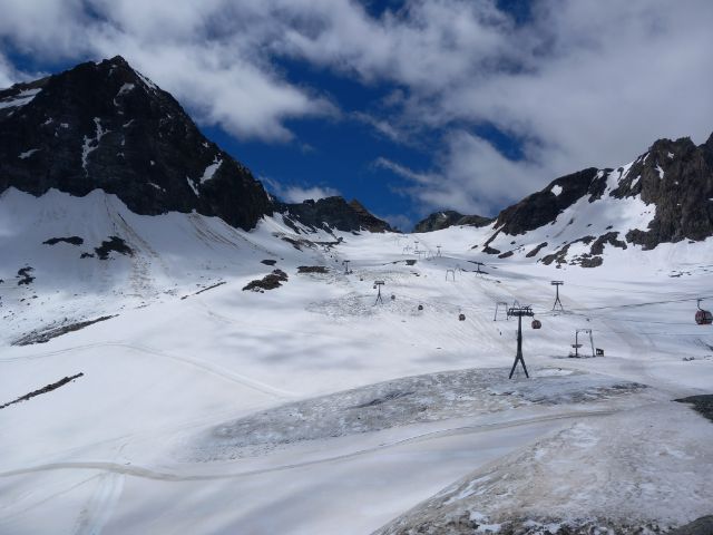 La imagen tiene un atributo ALT vacío; su nombre de archivo es Stubai-Glacier-122.jpg