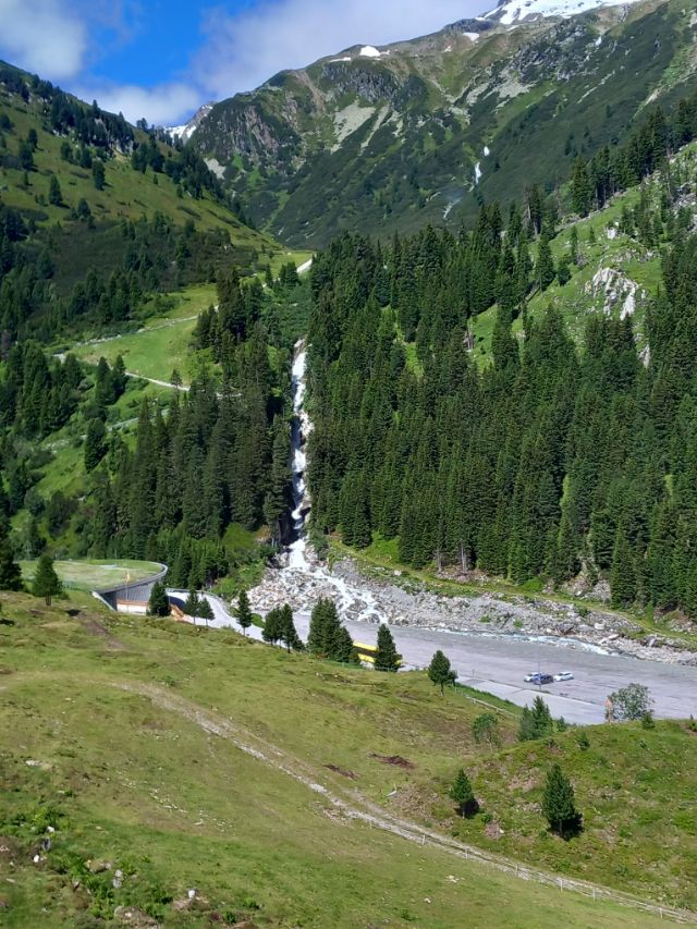 La imagen tiene un atributo ALT vacío; su nombre de archivo es Stubai-Glacier-13.jpg