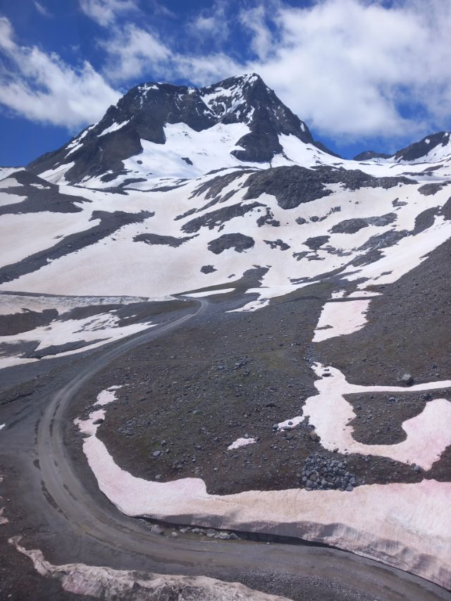 La imagen tiene un atributo ALT vacío; su nombre de archivo es Stubai-Glacier-130.jpg