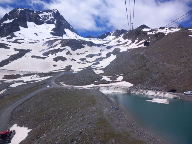 La imagen tiene un atributo ALT vacío; su nombre de archivo es Stubai-Glacier-131.jpg