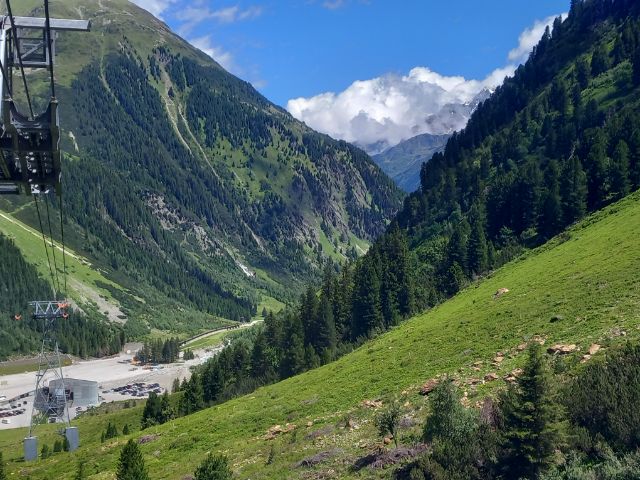 La imagen tiene un atributo ALT vacío; su nombre de archivo es Stubai-Glacier-150.jpg