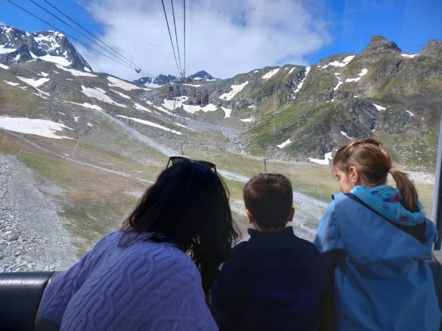 La imagen tiene un atributo ALT vacío; su nombre de archivo es Stubai-Glacier-32.jpg