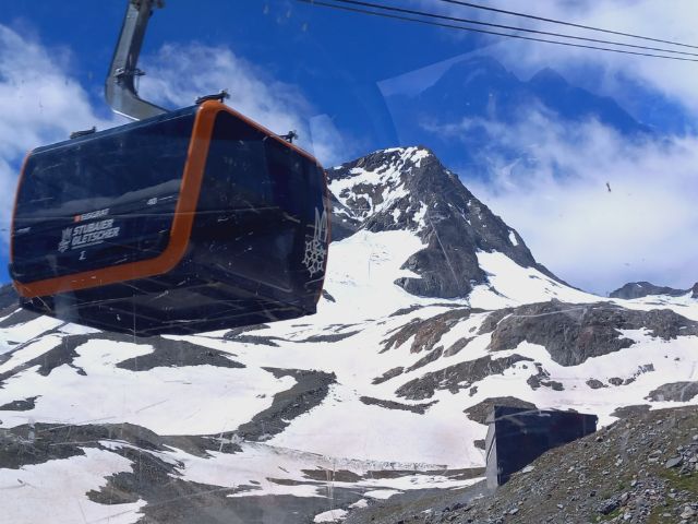 La imagen tiene un atributo ALT vacío; su nombre de archivo es Stubai-Glacier-39.jpg