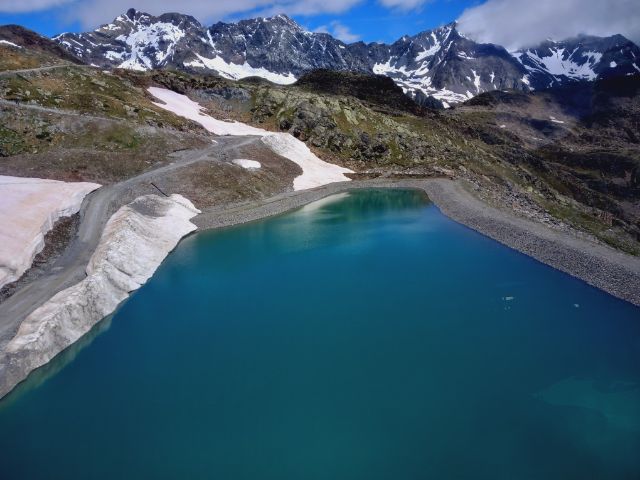 La imagen tiene un atributo ALT vacío; su nombre de archivo es Stubai-Glacier-42.jpg