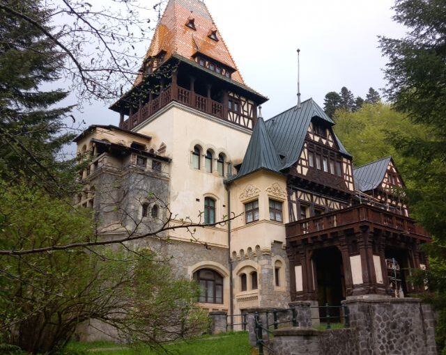 Diario Rumanía – Mayo 2025: Día 1: Bucarest – Sinaia – Bran